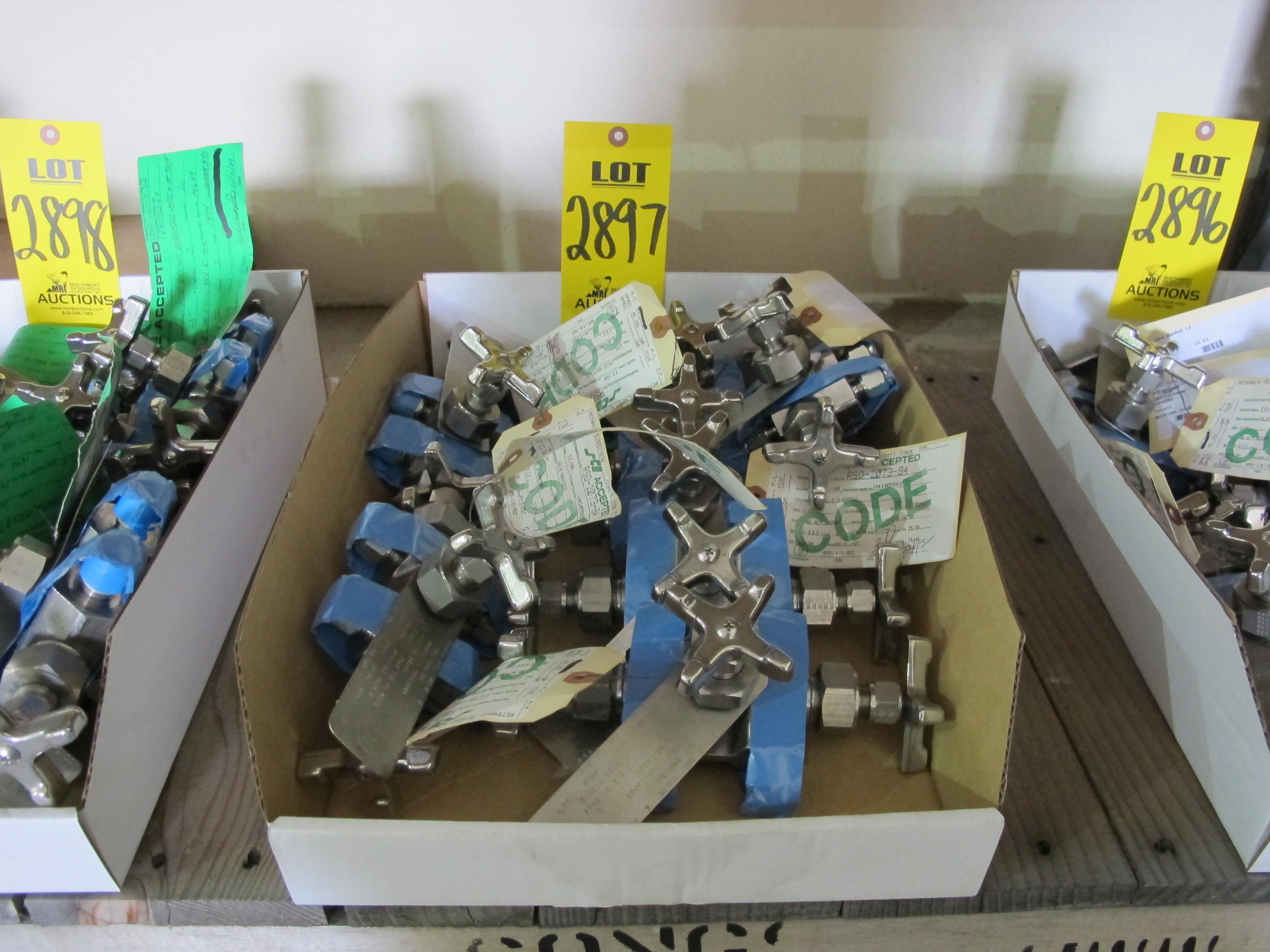 LOT (9) VALVES, MANIFOLD TYPE, 3/8" SIZE, 2485 LB/700 DEGREE F RATING, 316 SS MATERIAL, COMPRESSION CONNECTIONS, A182 SPECIFICATION, 4-WAY STYLE, HANDWHEEL OPERATOR. MARK 856. PART # 30023000 (W-51) LOADING & HANDLING FEE $5-